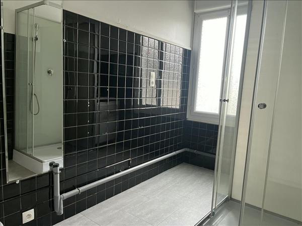 Maison à louer 654 € CC ST AIGULIN 4 p 102 m² DPE D