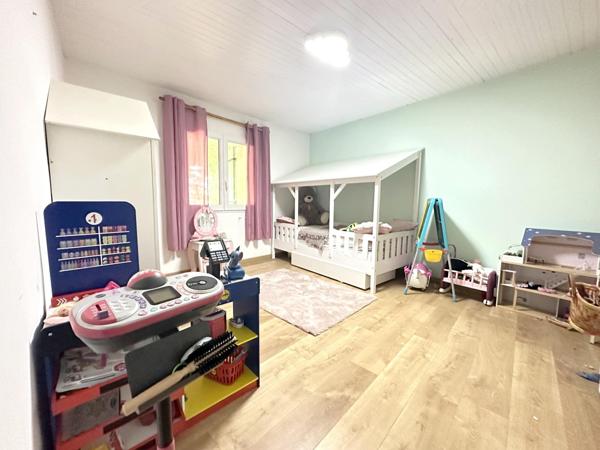 A VENDRE SUR LAPALUD (84) - MAS PROVENCAL  DE 201 m² env. HABITABLES SUR 2000 m²  DE TERRAIN CONSTRUCTIBLE