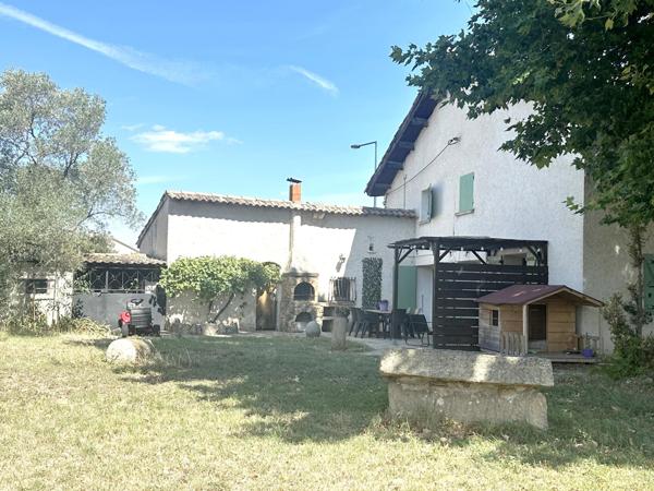 A VENDRE SUR LAPALUD (84) - MAS PROVENCAL  DE 201 m² env. HABITABLES SUR 2000 m²  DE TERRAIN CONSTRUCTIBLE