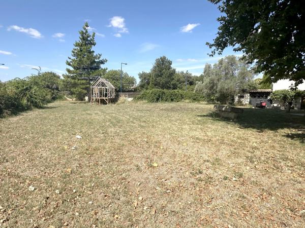 A VENDRE SUR LAPALUD (84) - MAS PROVENCAL  DE 201 m² env. HABITABLES SUR 2000 m²  DE TERRAIN CONSTRUCTIBLE
