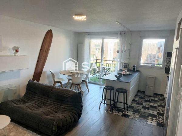 Bordeaux Chartrons - allée Haussmann - T2 de 43m2, balcon 8m2, ascenseur, stationnement, piscine