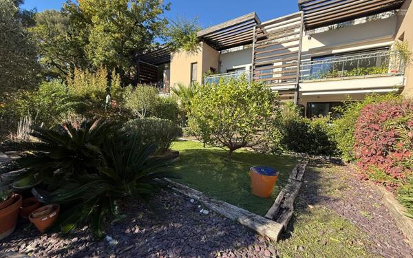 Appartement à vendre    4 pièces • 82 m2 Hyères