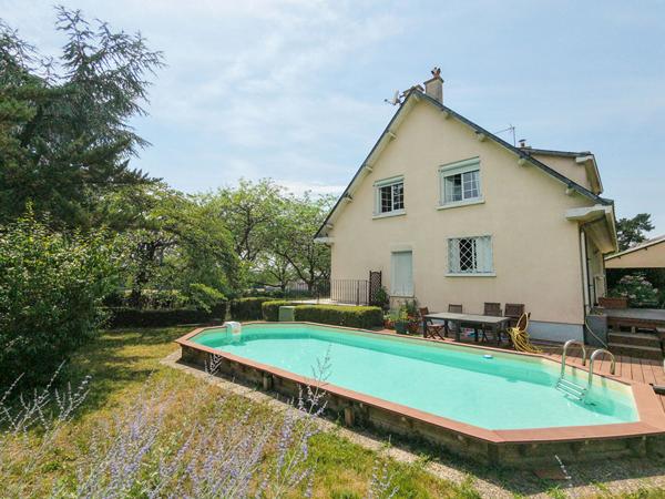 MAISON FAMILIALE 7 CHAMBRES, DÉPENDANCE, GARAGE, SOUS-SOL COMPLET ET PLUS DE 1600M2 DE TERRAIN