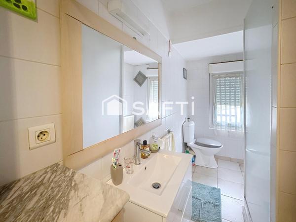 Secret bien gardé entre la nature, la rivière et la lumière