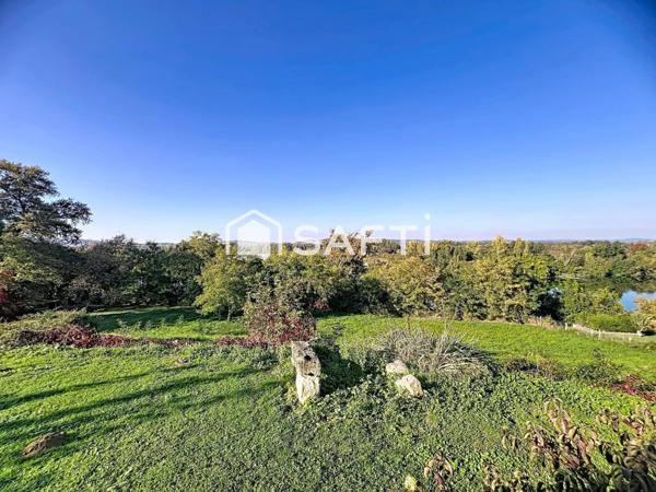 Secret bien gardé entre la nature, la rivière et la lumière