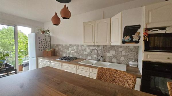 Vente                                                      Appartement
                        
                     5 pièces                      91 m2                     à Viry-Châtillon