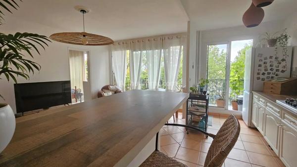 Vente                                                      Appartement
                        
                     5 pièces                      91 m2                     à Viry-Châtillon