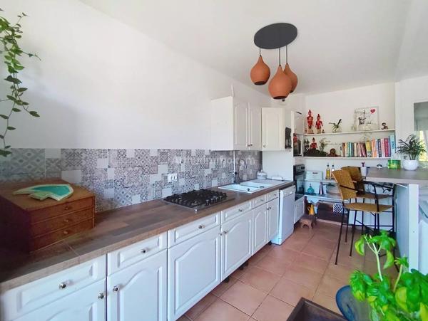 Vente                                                      Appartement
                        
                     5 pièces                      91 m2                     à Viry-Châtillon