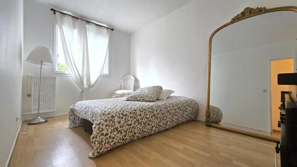 Vente                                                      Appartement
                        
                     5 pièces                      91 m2                     à Viry-Châtillon
