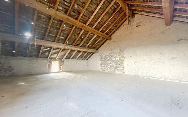 Maison à vendre    3 pièces •  Le Mayet-de-Montagne