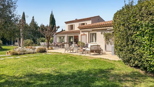 Belle et grande maison familiale au calme absolu