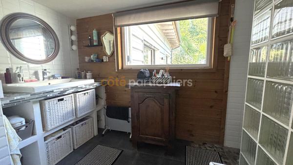 Vente
                Maison222 m² - 8 Pièces -
                    BRUGES (33520)