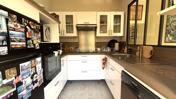 Vente
                Maison222 m² - 8 Pièces -
                    BRUGES (33520)