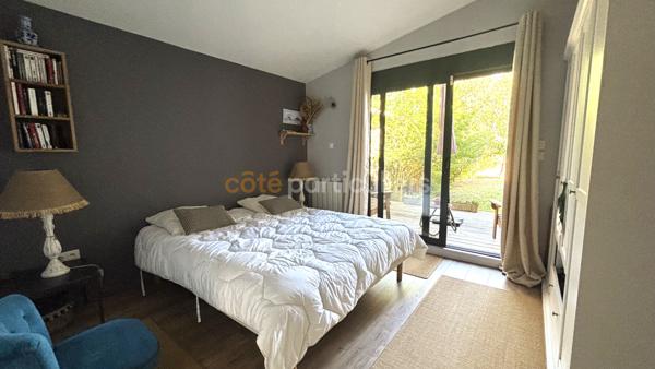 Vente
                Maison222 m² - 8 Pièces -
                    BRUGES (33520)