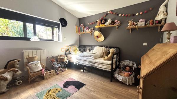 Vente
                Maison222 m² - 8 Pièces -
                    BRUGES (33520)