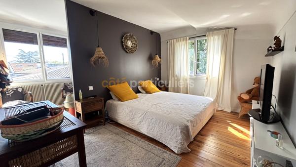 Vente
                Maison222 m² - 8 Pièces -
                    BRUGES (33520)