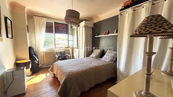Vente
                Maison222 m² - 8 Pièces -
                    BRUGES (33520)
