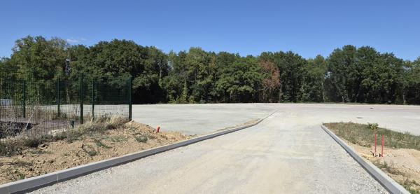 Terrain
        
        - 4430 m² 486 000 € *