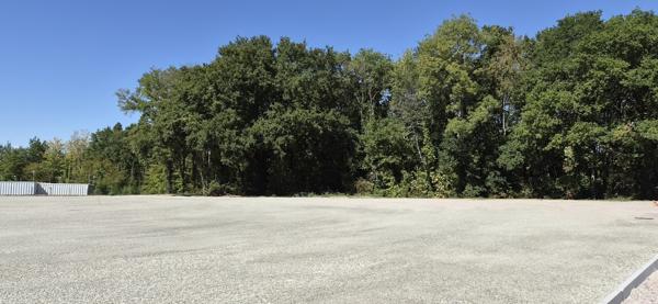 Terrain
        
        - 4430 m² 486 000 € *