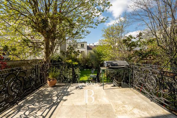 Asnières-sur-Seine, Hôtel particulier 6 Chambres -  360 m² à vendre