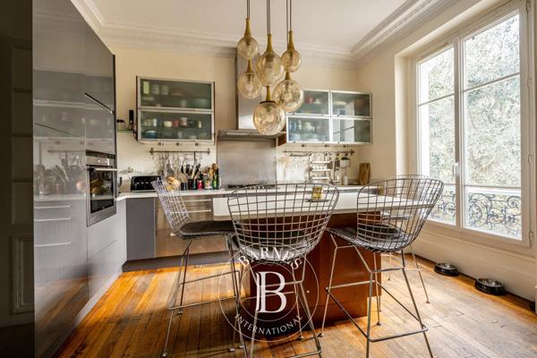 Asnières-sur-Seine, Hôtel particulier 6 Chambres -  360 m² à vendre