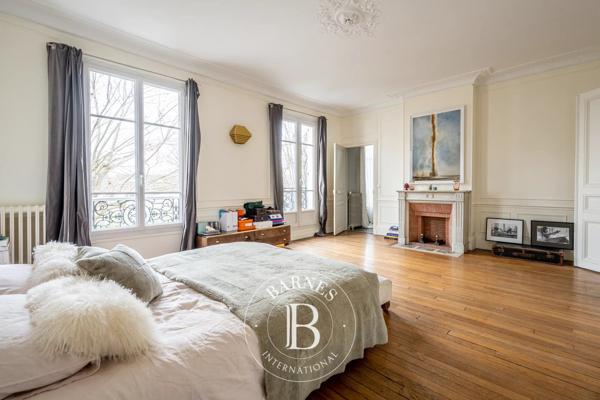 Asnières-sur-Seine, Hôtel particulier 6 Chambres -  360 m² à vendre