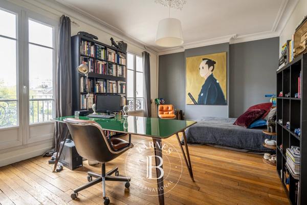 Asnières-sur-Seine, Hôtel particulier 6 Chambres -  360 m² à vendre