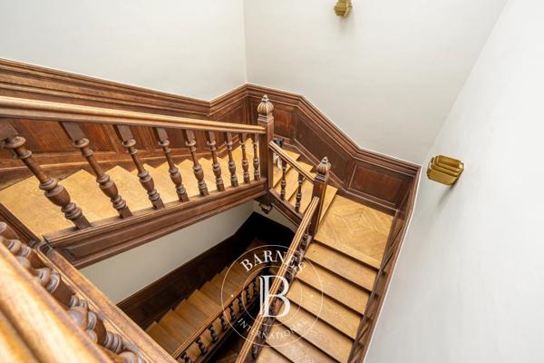Asnières-sur-Seine, Hôtel particulier 6 Chambres -  360 m² à vendre