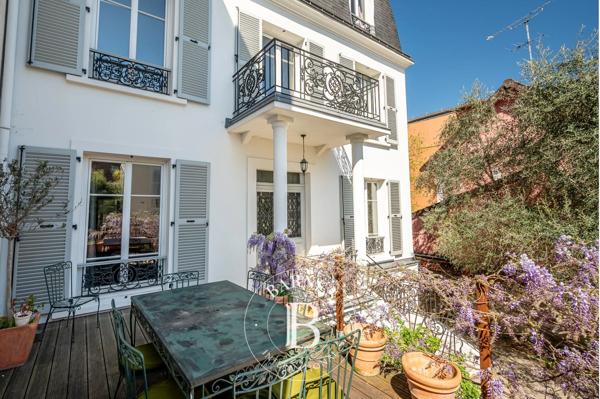 Asnières-sur-Seine, Hôtel particulier 6 Chambres -  360 m² à vendre