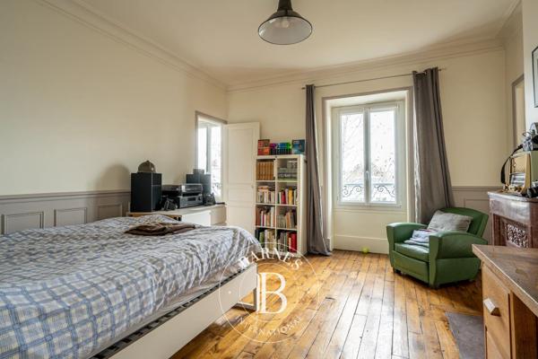 Asnières-sur-Seine, Hôtel particulier 6 Chambres -  360 m² à vendre