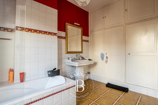 Asnières-sur-Seine, Hôtel particulier 6 Chambres -  360 m² à vendre