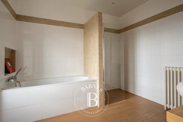 Asnières-sur-Seine, Hôtel particulier 6 Chambres -  360 m² à vendre