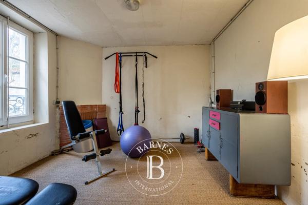 Asnières-sur-Seine, Hôtel particulier 6 Chambres -  360 m² à vendre