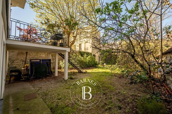 Asnières-sur-Seine, Hôtel particulier 6 Chambres -  360 m² à vendre