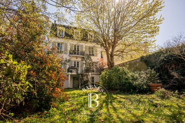 Asnières-sur-Seine, Hôtel particulier 6 Chambres -  360 m² à vendre