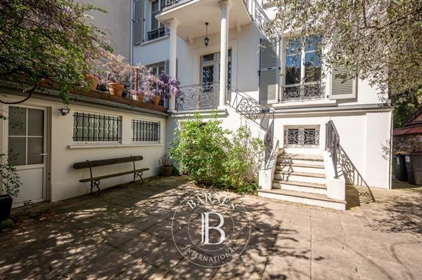 Asnières-sur-Seine, Hôtel particulier 6 Chambres -  360 m² à vendre