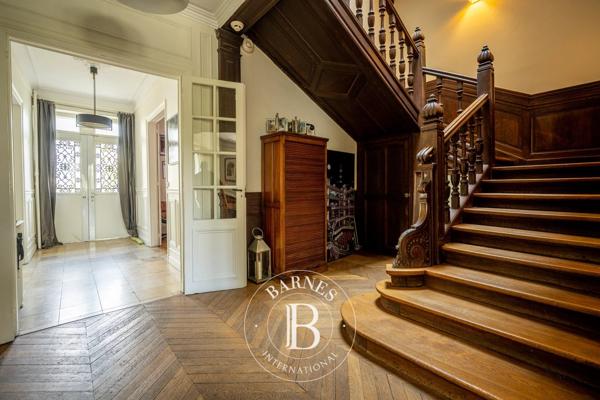 Asnières-sur-Seine, Hôtel particulier 6 Chambres -  360 m² à vendre