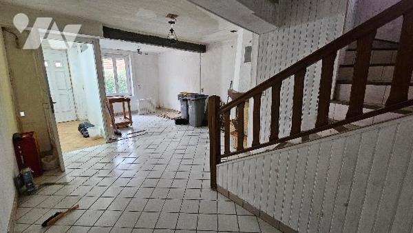 BRASLES - à 5 minutes de Château-Thierry, maison mitoyenne à rénover