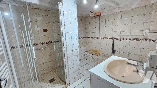 BRASLES - à 5 minutes de Château-Thierry, maison mitoyenne à rénover