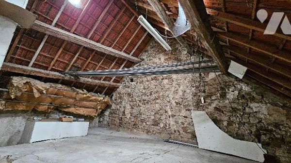 BRASLES - à 5 minutes de Château-Thierry, maison mitoyenne à rénover