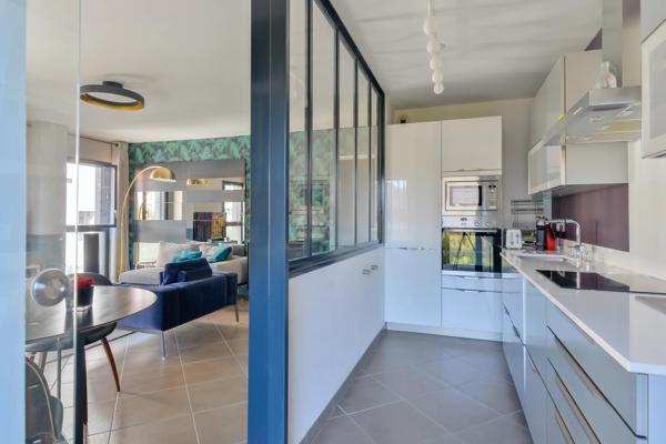 Lyon 3 - Appartement de 87,83 m² - 2 chambres - 1 balcon - Garage double