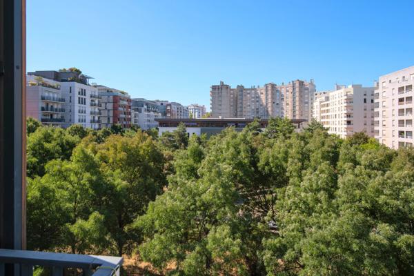 Lyon 3 - Appartement de 87,83 m² - 2 chambres - 1 balcon - Garage double