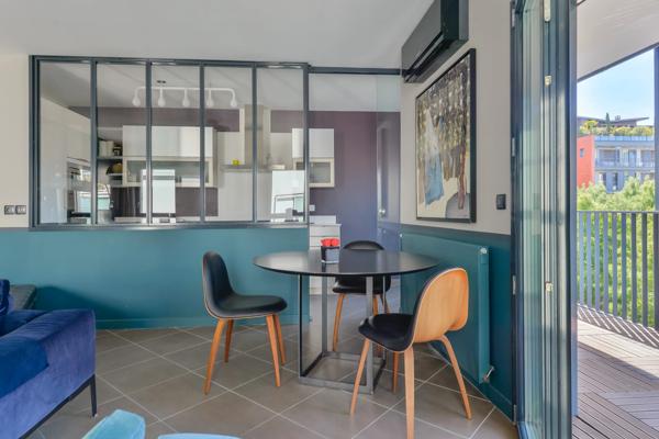 Lyon 3 - Appartement de 87,83 m² - 2 chambres - 1 balcon - Garage double