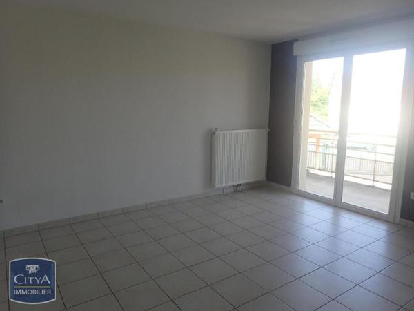 Appartement à louer 2 pièces 47m² Grand-Charmont (25200)