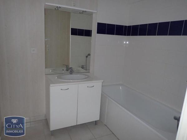 Appartement à louer 2 pièces 47m² Grand-Charmont (25200)