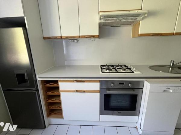SAINT HERBLAIN, rue du Dr Boubée, appartement type 2 avec balcon et place de stationnement
