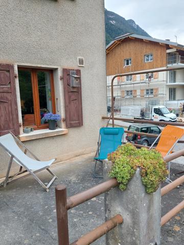 LE PETIT BORNAND LES GLIERES (74), À VENDRE – ENSEMBLE IMMOBILIER COMMERCIAL ET RÉSIDENTIEL
