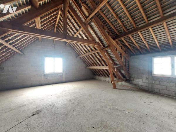  A VENDRE - COSSE LE VIVIEN - PAVILLON AVEC TERRAIN 6532 m² 