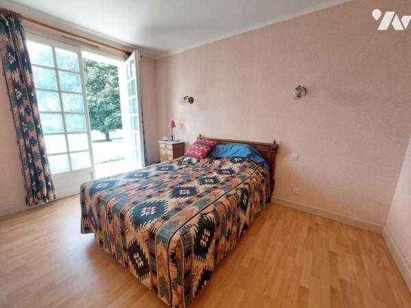  A VENDRE - COSSE LE VIVIEN - PAVILLON AVEC TERRAIN 6532 m² 