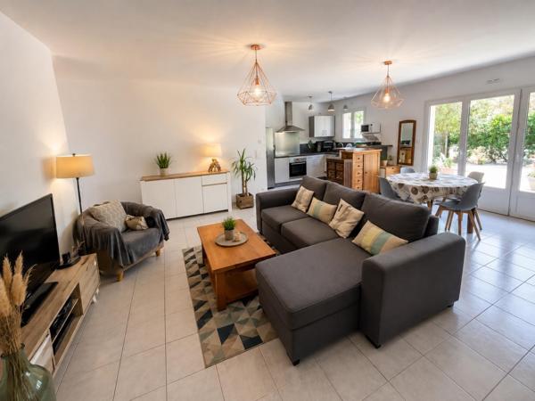 Maison Familiale Trois chambres .